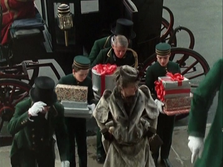 𝘴𝘬𝘺𝘮𝘰𝘥𝘴 シャーロック ホームズ の冒険 第７話 青い紅玉 見終わった クリスマスの夜に起こった宝石盗難事件 今回はその宝石を保管するホームズの机の引き出しに さりげなく第１話のホームズにとって 忘れ得ぬ女性 ひと である