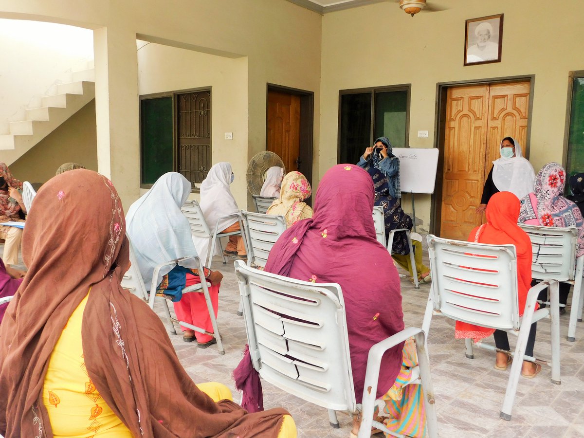 CSC_CEIP's tweet photo. A paralegal training was conducted for 40 male &amp; female members under the umbrella of Promotion of Women Rights &amp; Capacity Development in Punjab. The training covered awareness regarding inheritance laws, dowry maintenance &amp; educating on the rights present in Nikkah Nama. https://t.co/jjJT6WhHl2