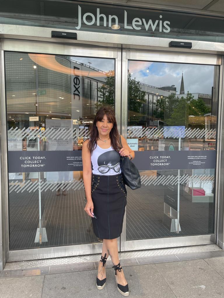 We are excited to be with our wonderful client <a href="/HeartArt2020/">NikkiP</a> at her first pop-up shop in @johnlewisretail Exeter! Nikki has achieved so much in only 12 months, and we are immensely proud of her! She will be at John Lewis until Sunday, pop along and say Hi! #shop #art #exeter