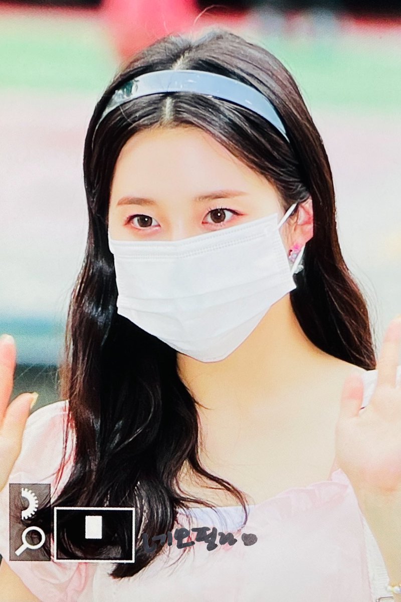 nemophila1130's tweet photo. 210707 #비타민토끼

안방 1열 대기중! 😉

#라잇썸 #LIGHTSUM #나영 #NAYOUNG https://t.co/qGtfcO6ULL