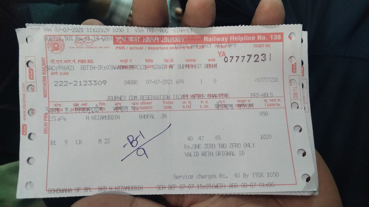 HarshGodghate's tweet photo. @RailMinIndia @RailwaySeva @rpfwr1 @Central_Railway @IRCTCofficial @drmdelhi सर मुझे मेरे साथियों के साथ दिल्ली से सेवाग्राम जाना था इसलिए आज new Delhi railway station पर टिकट के लिए साथियो के साथ गया था वहा पर एक महिला कर्मचारी बैठी ��ी उसने कहा कि आपका टिकट यहा से नहीं बनेगा https://t.co/eBYwoqytqh