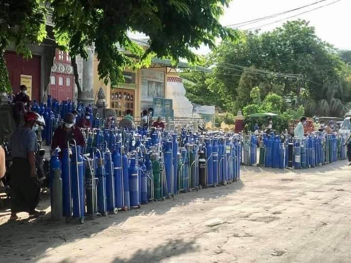 MayWongST's tweet photo. Many expressing concerns about the rising #Covid19 infections &amp; deaths in #Kalay #Sagaing region in #Myanmar. Reports of cemeteries filling up fast &amp; lack of oxygen tank supplies there. Since the Feb 1 #militarycoup, healthcare system has been disrupted #WhatsHappeningInMyanmar https://t.co/gDxtrIJxS4