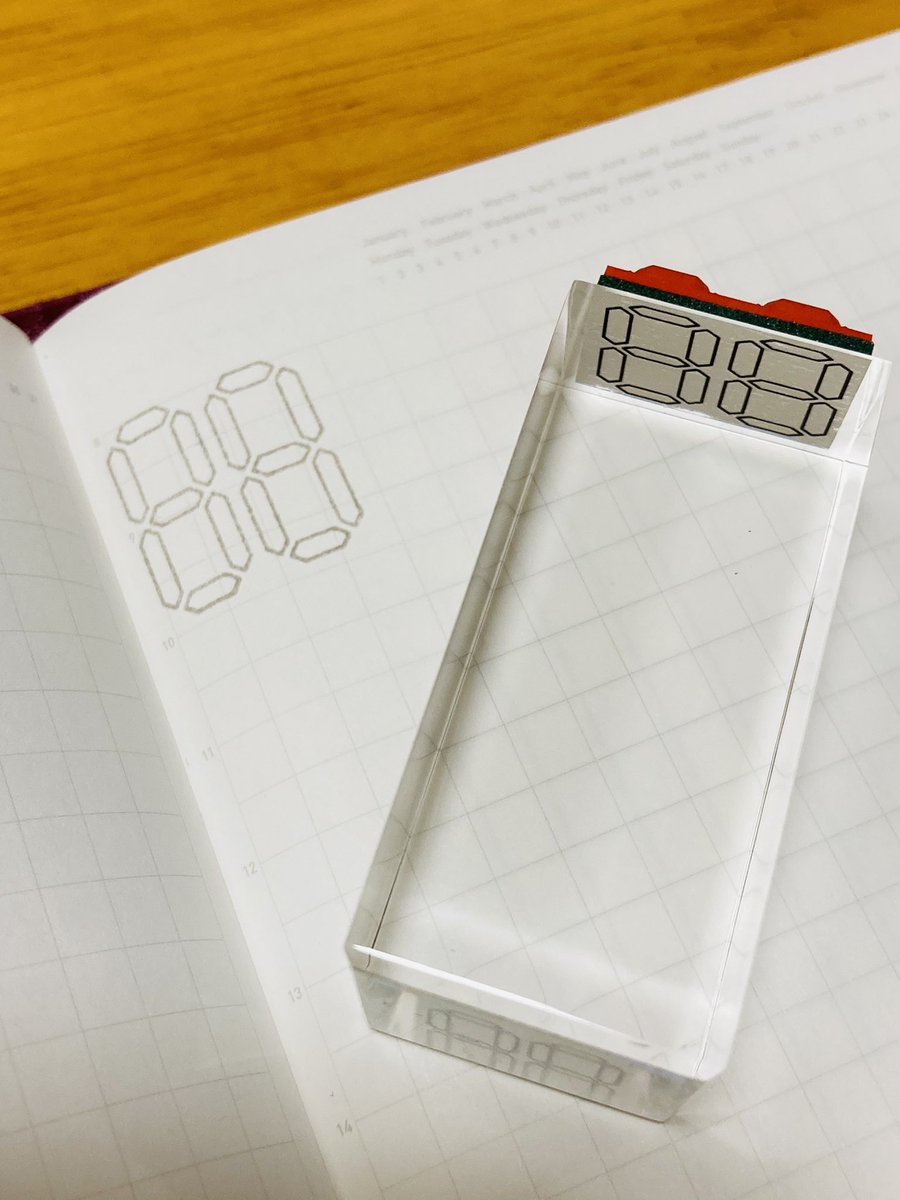 こんt Stationery And Handcraft 日付スタンプ 2桁になるとズレたり ページ変わると日付け間違えたりと押すの下手くそ過ぎて自作手帳が捗らないので スタンプを自作しました 笑 自作手帳 みんなのはんこ屋
