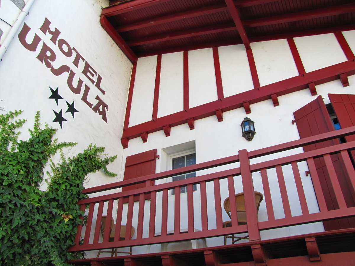 💐Un hôtel au coeur du Pays Basque pour cet été ? Direction l’hôtel Ursula, une ferme basque du XVIe siècle transformée par son propriétaire en hôtel douillet et chaleureux. Réservez votre séjour:bit.ly/2Uo0je2
> Des nuits solidaires sont disponibles en juillet et août !