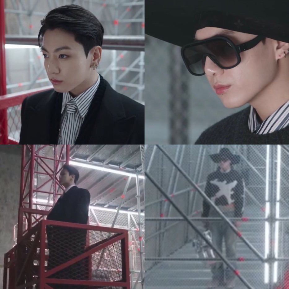 ตอนเป็นแวมไพร์                 ตอนปลอมตัว
                                           ให้เนียนกับคน