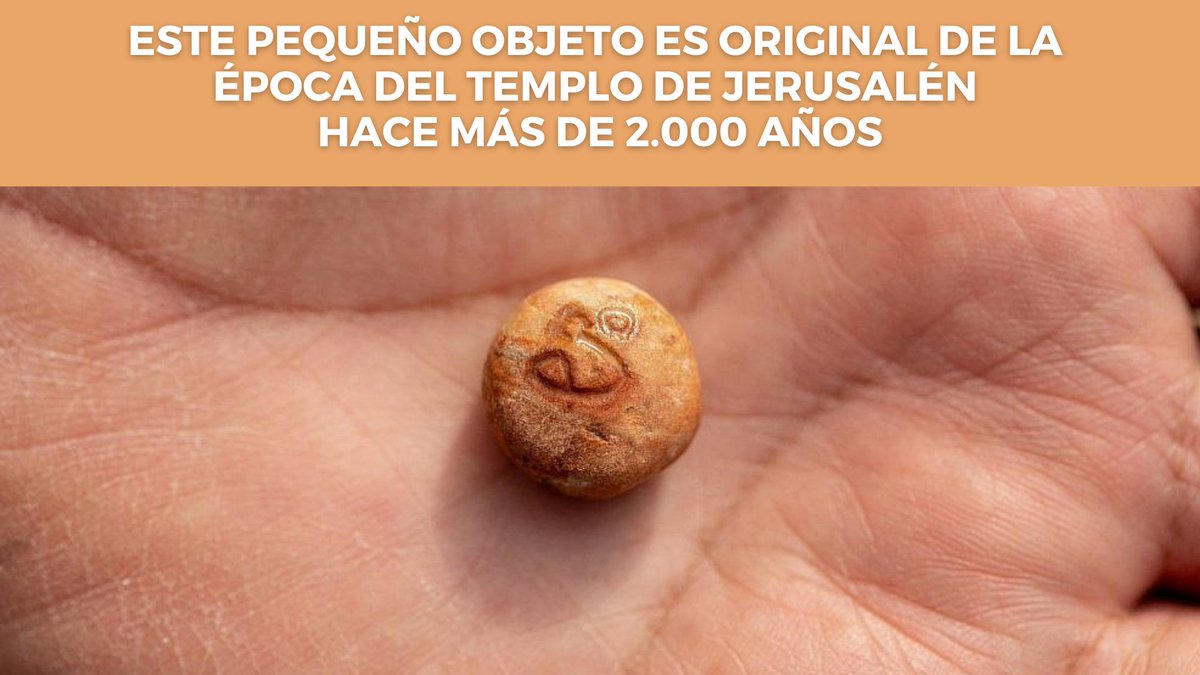 IsraelinSpanish's tweet photo. Un descubrimiento arqueológico que es otra muestra de la milenaria conexión del pueblo de Israel con su tierra:

Esta diminuta piedra es original de la época del Templo de Jerusalén hace +2.000 años y está mencionada en el relato bíblico.

📸 Eliyahu Yanai / City of David https://t.co/yJk9ILRuyl