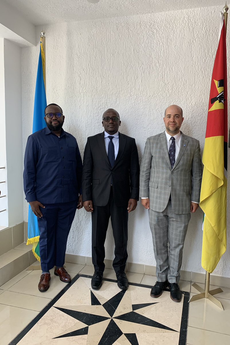 Met today with a team of the Dallaire Institute for Children, Peace and Security @DallaireInst. We exchanged on preventing the recruitment and use of children as soldiers worldwide. Rwanda was first African nation to endorse the Vancouver Principles. @UNICEF_Moz