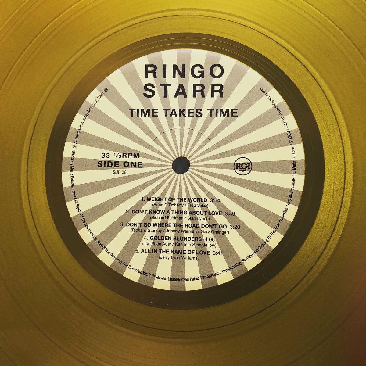 kengchang1's tweet photo. 今日はリンゴの81歳の誕生日です🎂🎊
大好きなアルバムを聴きます☮️💟
#RingoStarr #happybirthday #happybirthdayringostarr #TimeTakesTime #TheBeatles #vinyl #vinylcollection #record #recordcollection #coloredvinyl #nowplaying #nowspinning #PeaceAndLove https://t.co/hVe96pUcV9