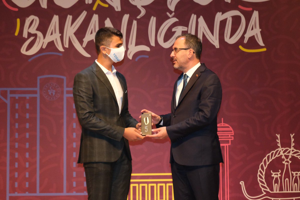 eminogluenes's tweet photo. Sayın Bakanımıza ev sahipliğinden dolayı teşekkür ediyor, ayrıca yarışmalara katılan ve dereceye giren tüm kardeşlerimi tebrik ediyorum.👏 https://t.co/tTdAZtq3mU