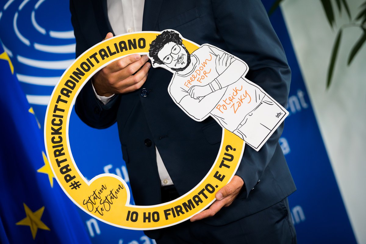 Ho ricevuto dalla community <a href="/Station2To/">StationToStation2Agosto2020</a> le 270.000 firme raccolte in tutta Europa per chiedere la cittadinanza italiana per #PatrickZaki.

Patrick ha pensato che l'Egitto moderno potesse collaborare e lavorare con l'Europa: non possiamo dimenticarci o tradire questo messaggio.
