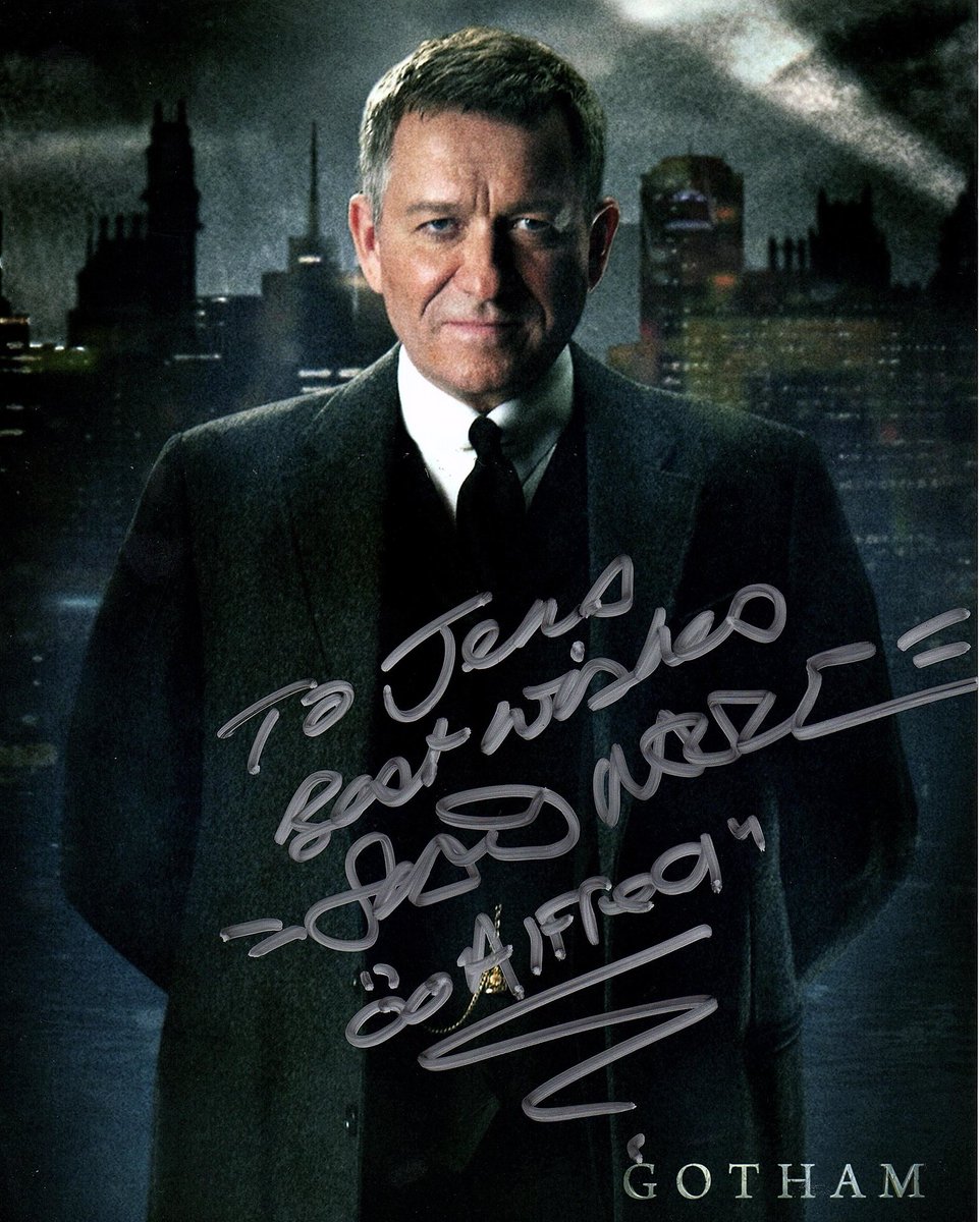 ClancyBook's tweet photo. the last time in Gotham City i met Alfred and Bruce

at Heroes &amp; Villains (London 2018) with Sean Pertwee and David Mazouz from Gotham

#Gotham #SeanPertwee #DavidMazouz #HeroesAndVillains #Alfred #BruceWayne #Batman #TheBatman #ComicCon #TVseries https://t.co/dlRN0E0MgB