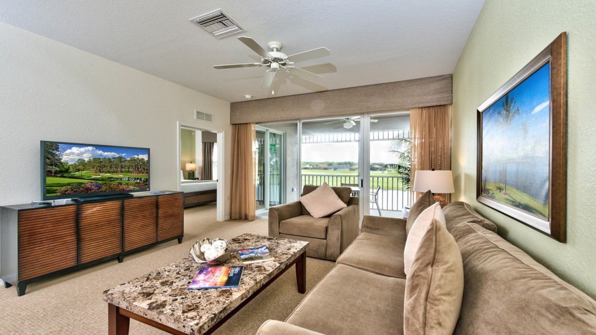 NaplesVacation's tweet photo. This 2-bedroom, 2-bathroom condo sleeps 6 and is located in the Greenlinks Community which is highlighted by the community pool and hot tub. This resort-style pool is perfect for a nice cooldown or to lounge out and get some tan lines! https://t.co/RwIFhhKMtv https://t.co/619MZJIjzP