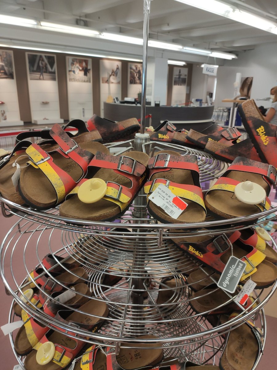 Info Tweet
Die Schland-Birkis sind drastisch reduziert. Für nur 20 Euro kannst du dir hier ne neue Persönlichkeit anlegen.