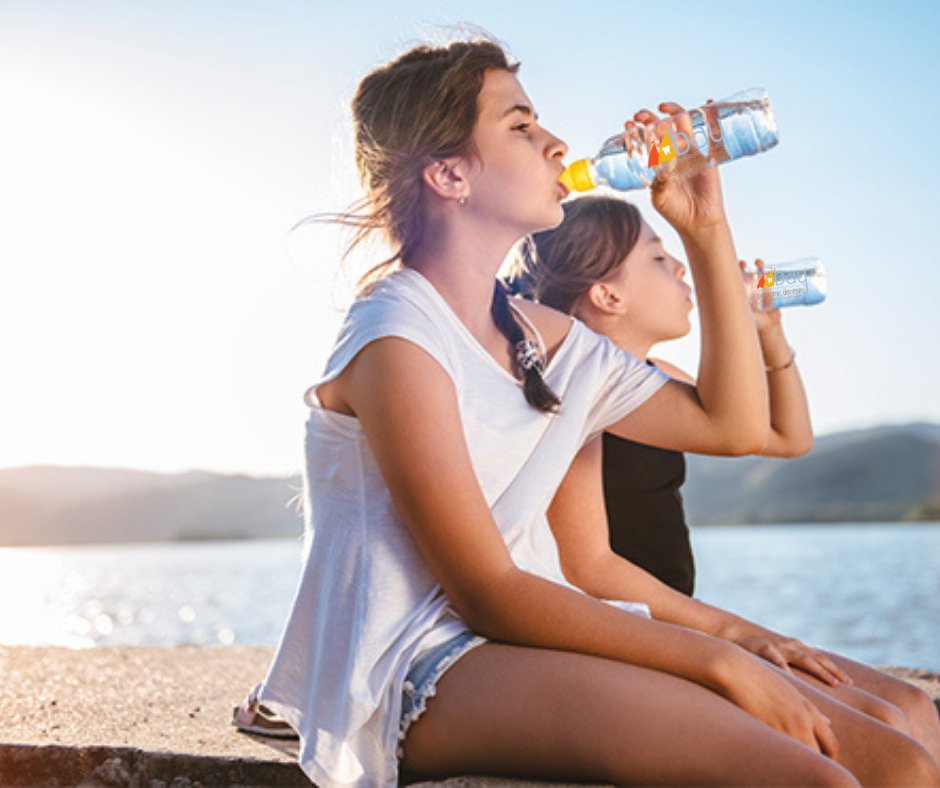 BayDentistry's tweet photo. By the time you feel thirsty, you are already behind in fluid replacement. #Dehydration is a primary contributor to heat exhaustion. When working or playing in the heat, drink 8 ounces of water every 15–20 minutes to stay hydrated! #heat #summersafe #water #baypediatricdentistry https://t.co/0QOxHrajqt