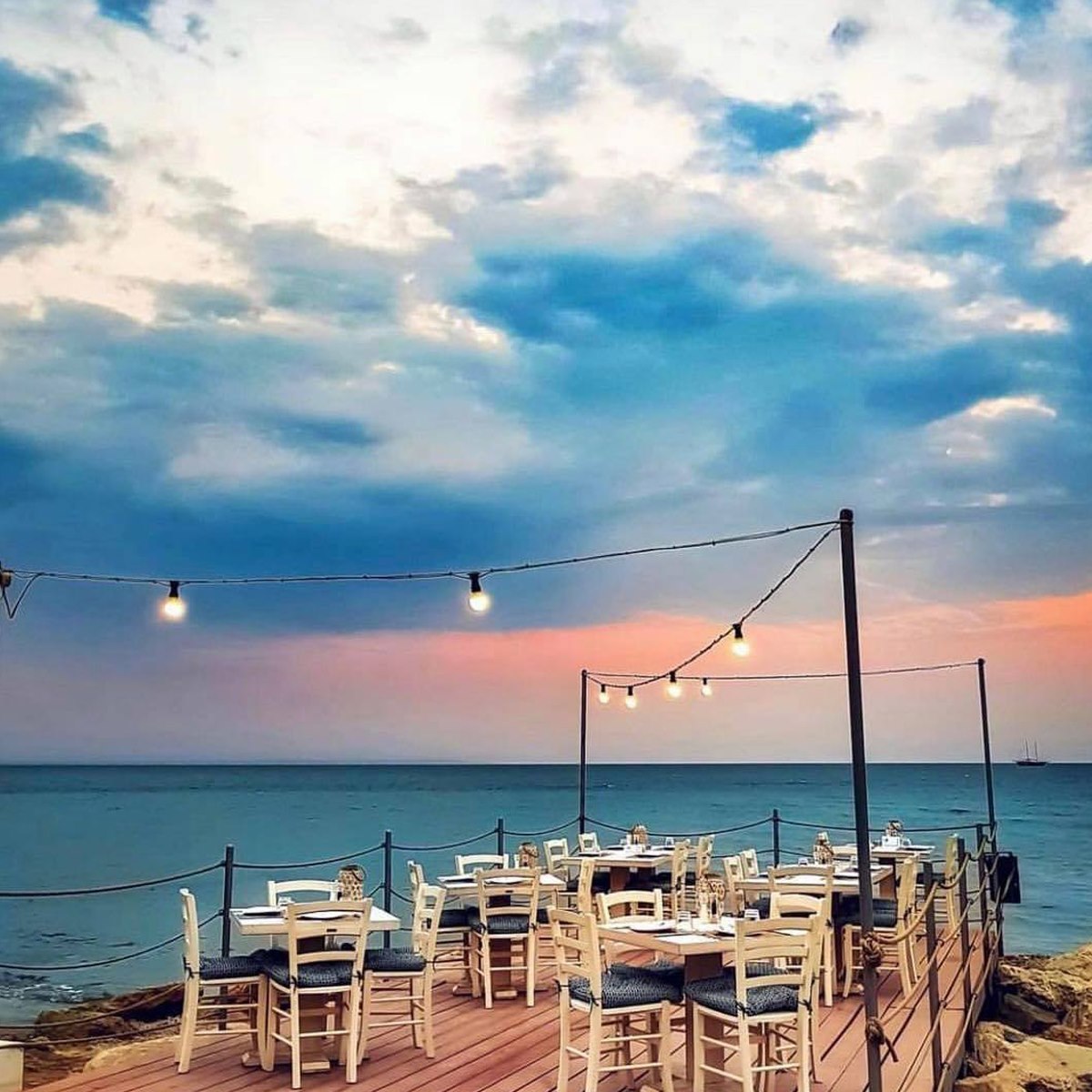 aristodev's tweet image. 𝗧𝗛𝗘 𝗝𝗘𝗪𝗘𝗟 𝗢𝗙 𝗧𝗛𝗘 𝗠𝗘𝗗𝗜𝗧𝗘𝗥𝗥𝗔𝗡𝗘𝗔𝗡

Cyprus to be one of the most desirable destination there is. 

Have you ever thought of relocating here? 

At the eastern edge of the #MediterraneanSea lies our beautiful island, Cyprus.