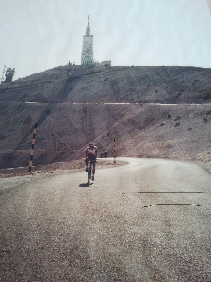 Basvanliermusic's tweet photo. De Ventoux? In mijn tijd was die veel zwaarder! Hoger ook. En ik reed dan minstens 3x naar boven. Op alleen water, ėn maar met 3 versnellingen.  En...
#tourdefrance #montventoux https://t.co/HVzyKuSCKL