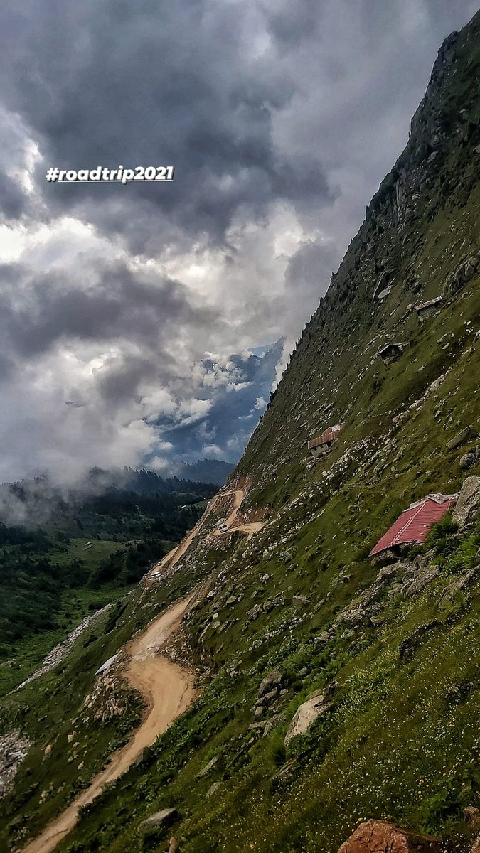 zeynox's tweet photo. Avusor yaylası bize gün yüzü göstermedi... sizlerin içinden geçmek güzel yine de! #Karadeniz #avusor #rize #roadtrip2021 https://t.co/9XjYvJPfP5