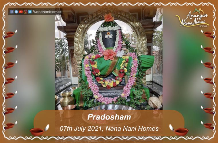 NanananiHomes's tweet photo. Pradosham celebrations at #NanaNaniHomes community temple.

To know more about our #NanaNaniLifestyle, Contact, https://t.co/yNsWhDuWyK (or) Call us at +91-9043740000.

#Abhishegam, #Pradosham #temple #hinduism, #lordshiva, #Lordshivatemple, #Seniorcitizen #seniorcitizenlifestyle https://t.co/1rMQHsVn9e