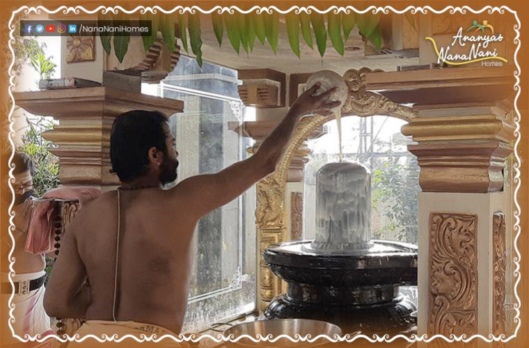 NanananiHomes's tweet photo. Pradosham celebrations at #NanaNaniHomes community temple.

To know more about our #NanaNaniLifestyle, Contact, https://t.co/yNsWhDuWyK (or) Call us at +91-9043740000.

#Abhishegam, #Pradosham #temple #hinduism, #lordshiva, #Lordshivatemple, #Seniorcitizen #seniorcitizenlifestyle https://t.co/1rMQHsVn9e