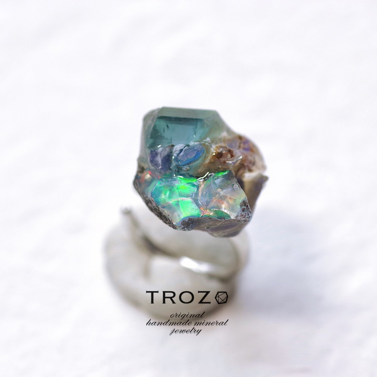 TrozoShop's tweet photo. Sky High Collection
インテグレーションイヤーカフ
こちらのタイプも2種類制作しました✨
オパール・トルマリンの原石を使用して、煌めく夏の空を作りました😊
こちらも良い石を盛りましたよ✨
#TROZ #原石アクセサリー https://t.co/MoKVJHeWBp