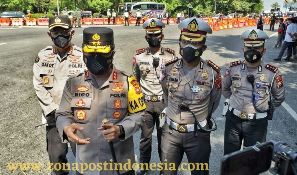 PPKM Darurat, Kapolda Jatim Tegakkan Aturan Demi Keselamatan Masyarakat. <a href="/HumasPoldaJatim/">𝐇𝐔𝐌𝐀𝐒 𝐏𝐎𝐋𝐃𝐀 𝐉𝐀𝐖𝐀 𝐓𝐈𝐌𝐔𝐑</a> @polisi_jatim <a href="/lnfosurabaya/">INFO SURABAYA</a> 
zonapostindonesia.com/2021/07/ppkm-d…