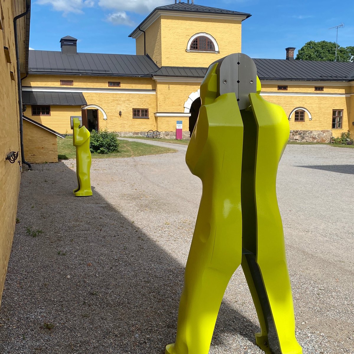 AnuIsotalo's tweet photo. Katseen kääntöpiiri - nykytaiteen näyttely idyllisessä ympäristössä. #Wiurilankesä #Wiurilankartano #Halikko #VisitSalo #Salonkaupunki https://t.co/ArYBOxC3V7