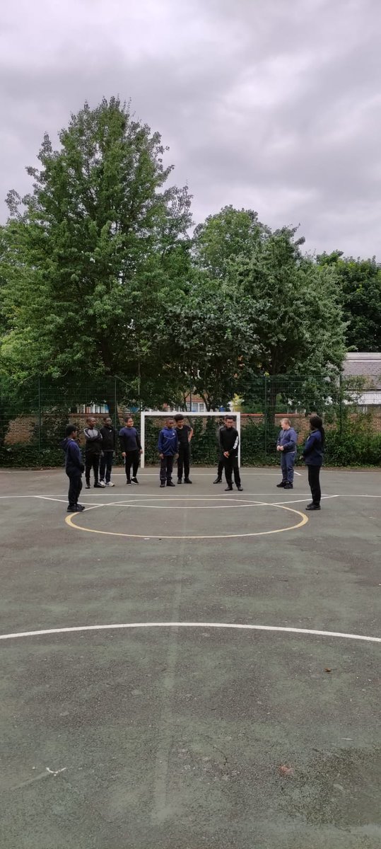 ianmcintyre123's tweet photo. Year 6 play rehearsals in the park #actorsatwork https://t.co/QgjobGeWjR