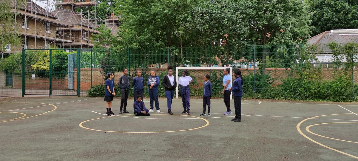 ianmcintyre123's tweet photo. Year 6 play rehearsals in the park #actorsatwork https://t.co/QgjobGeWjR