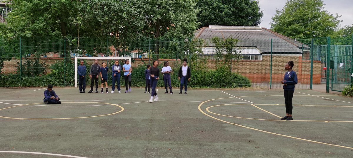 ianmcintyre123's tweet photo. Year 6 play rehearsals in the park #actorsatwork https://t.co/QgjobGeWjR
