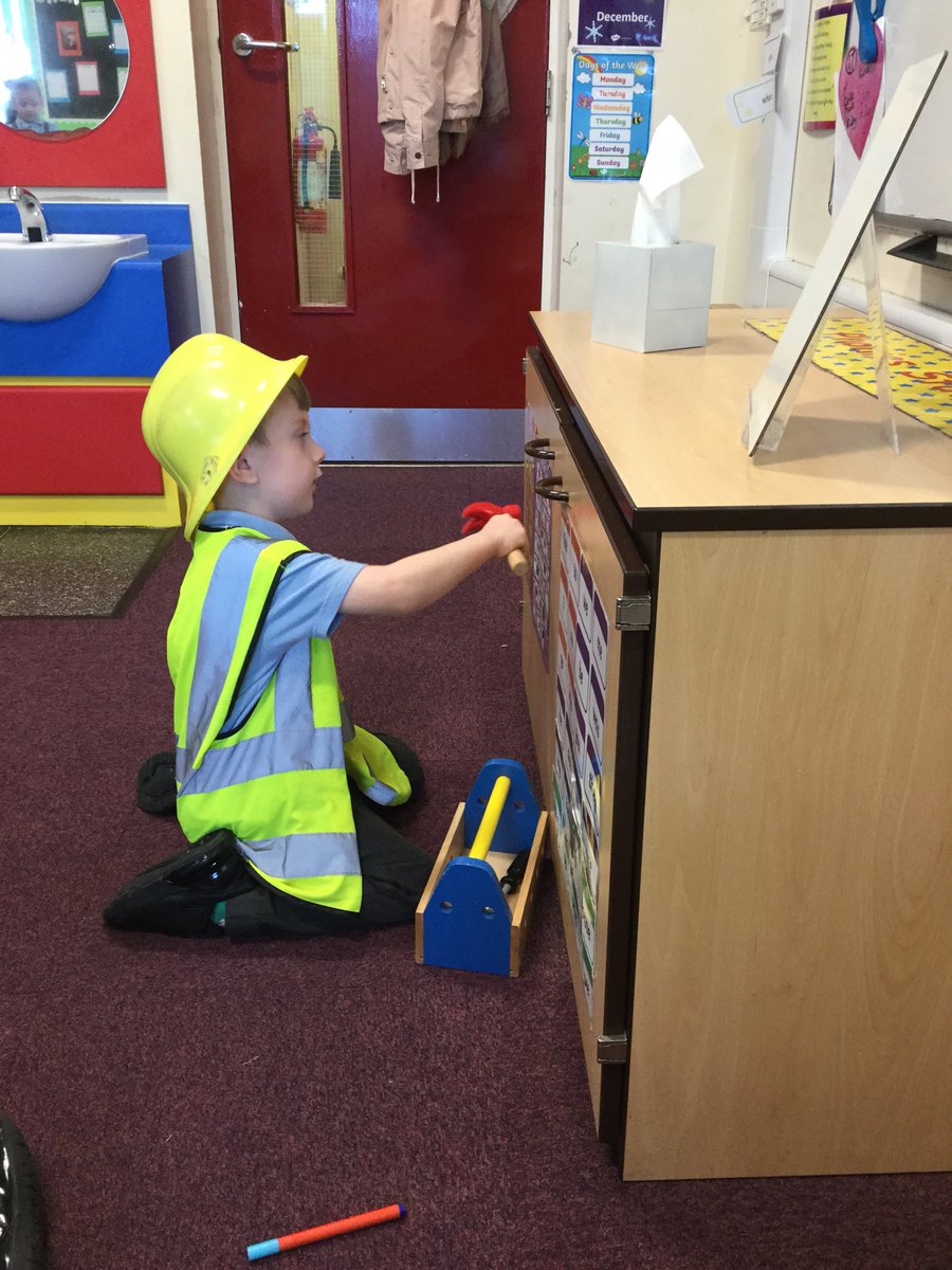 RecHolyFamily's tweet photo. A very helpful builder, though he is expensive! “£500 please” https://t.co/WOyZdABy7h