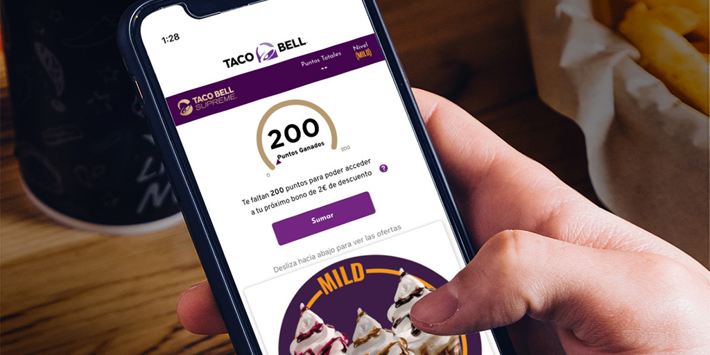 TacoBellSpain's tweet photo. ¿Sabías que con la #TacoApp puedes acumular € de descuento con tus compras? Sí. Siempre pensando en vosotros. ¡Solo tenéis que descargarla! Sentaos, disfrutad y elegid el menú que más os mole. 😎 https://t.co/GiF8FB74t3
