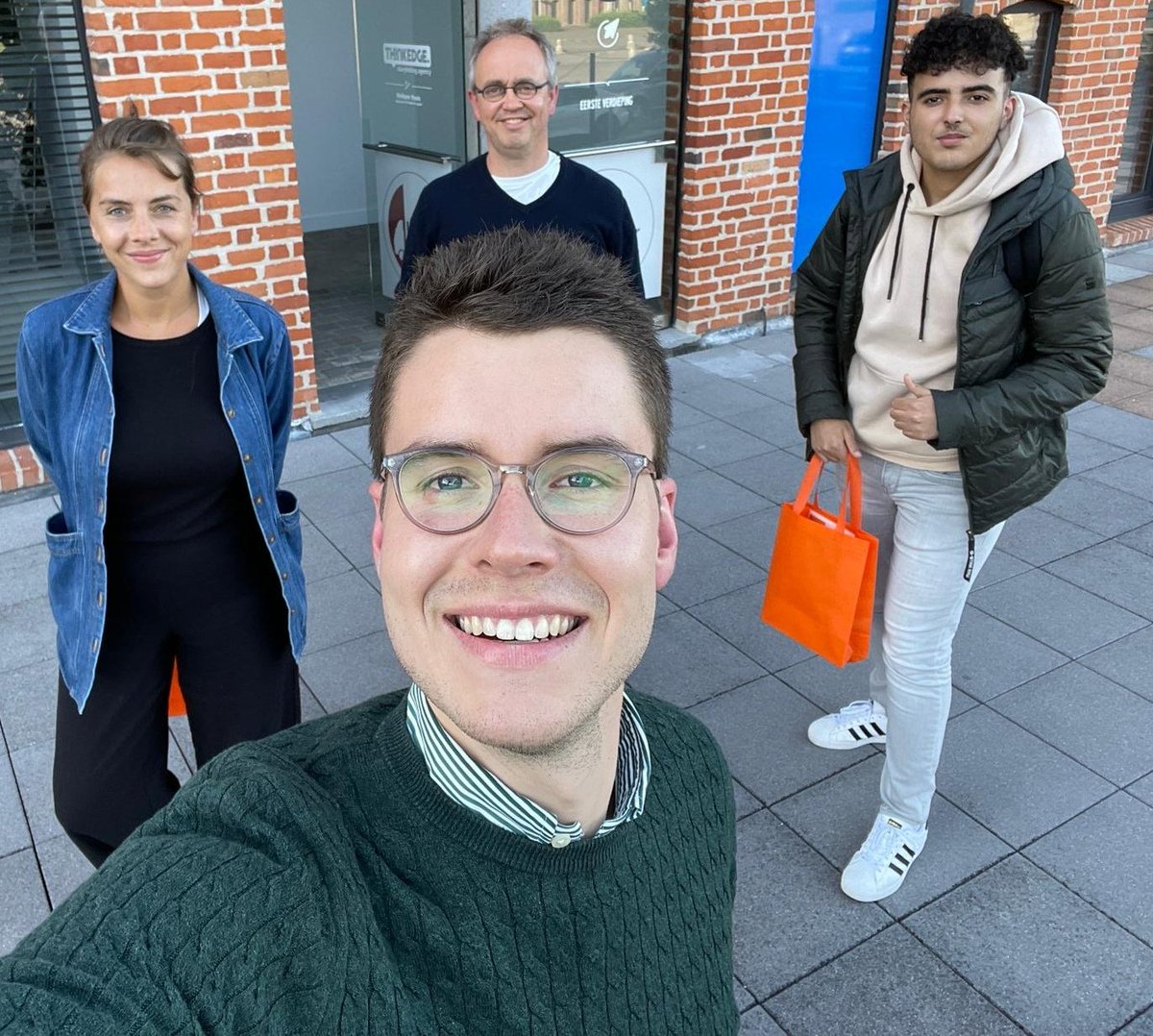 StevenVerhamme's tweet photo. Even pauze na een fijne reeks podcasts. Na de zomer hernemen we #Tweespraak & gaan we op zoek naar meer meerwaarde samen met boeiende tochtgenoten.
Gisteren heerlijk afgerond met #LeenDendievel en @bachrouriamir.
Grote dank aan @PieterJanMollie
Check โก๏ธ https://t.co/MJhySa3hv7 https://t.co/oPeDlo5Z6L
