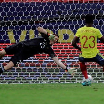 Del rojo tenía que ser... no solo por lo de ayer. Él y Romero los únicos que declararon que vinieron a ganar la copa. Basta de tibieza. Esto es tener huevos.