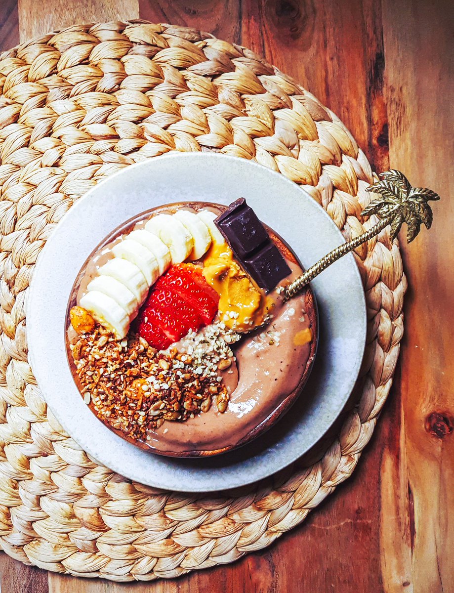 Chocolate smoothie bowl cos it's #WorldChocolateDay
