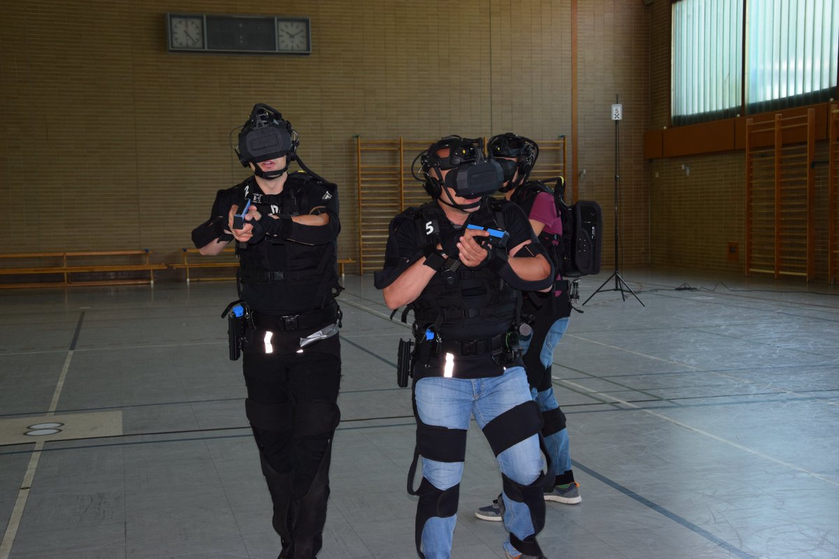 shotpros's tweet image. The #SHOTPROS feedback week with our #LawEnforcement partners is a great sucess 💪👮‍♂️ Get an impression of #VirtualReality training in the #police 

#H2020 #innovation #EUSecurityResearch #training 

@polizeiberlin  @re_lion  @USECON