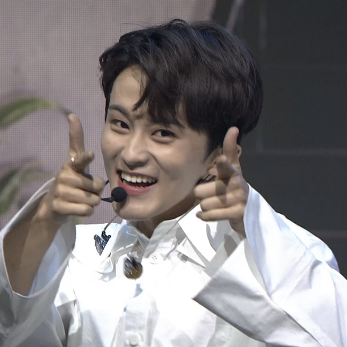LMKFEED's tweet photo. #MARK  3 set aegyo 🤍 https://t.co/rbM7a1O8rM