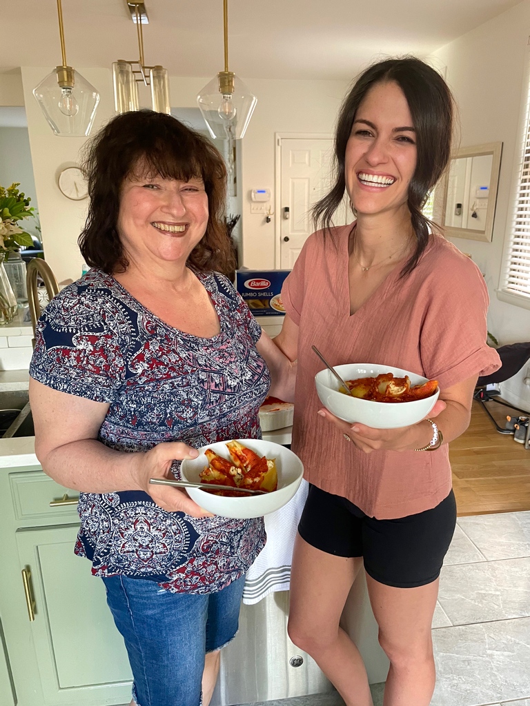 Did you know that in post-menopausal women, eating a serving of pasta 3x/week was associated with lower risk of stroke &amp; cardiovascular disease with no adverse effects on long-term diabetes risk? In other words, mom &amp; I are having <a href="/BarillaUS/">Barilla US</a> tonight! #ad bit.ly/34NcQtl