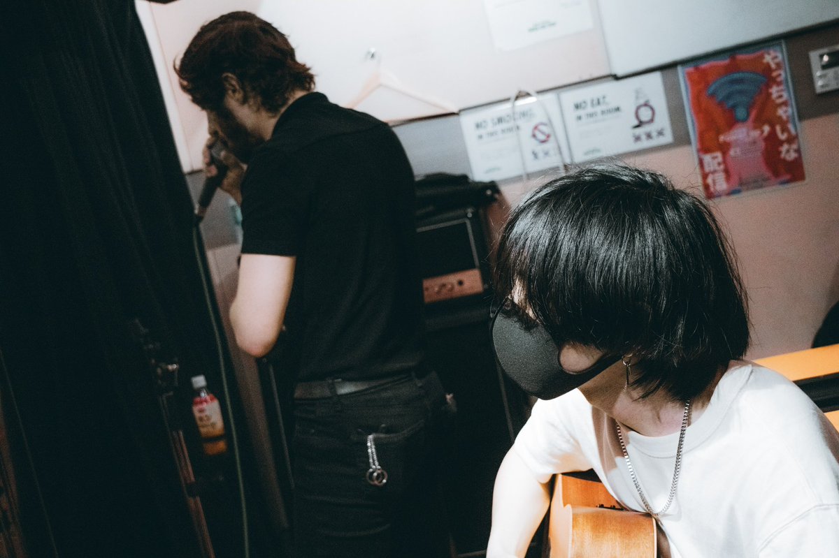 LEAVEMYTHRONE's tweet photo. 🔥🆕 Official TIKTOK 🆕🔥

毎週、Drum🥁 Guitar🎸 Acoustic🎤の
カバー3つをTiktokにて投稿！

メンバーが好きな曲を含め様々なアーティストのカバーをしているので、ぜひ覗きに来てください👀

✅今週は明日の20時にUP！！✅

https://t.co/bAB0auB8y3

フォロー &amp; チェックお願いします！

#LMYT https://t.co/YvXgOMEIkV