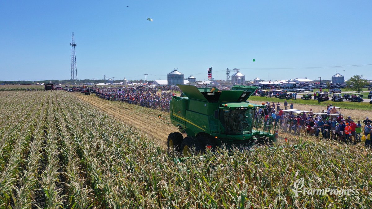FPShow's tweet photo. #FollowUsToFarmProgressShow with field demonstrations happening every day! Get your schedule ready.

✅ Corn harvest starts at 11 a.m. each day. 
✅ Tiling demonstrations at noon each day. 
✅ Tillage tools and other special machines will operate at 2 p.m. https://t.co/0Oel8my3zG https://t.co/UCYe2QjZSI