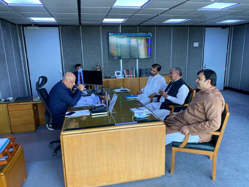 Kashif_Ashfaq1's tweet photo. Visited MD #SNGPLofficial Ali J. Hamdani at his office with Chuhdary Muhammed Ashfaq. SNGPL will plan uninterrupted Gas supply for Allama Iqbal Industrial City. I'm gratified to SNGPL management for extensive support to FIEDMC PSEZs.
#MianKashifToday #FEIDMC https://t.co/uUd1JRzQ6x