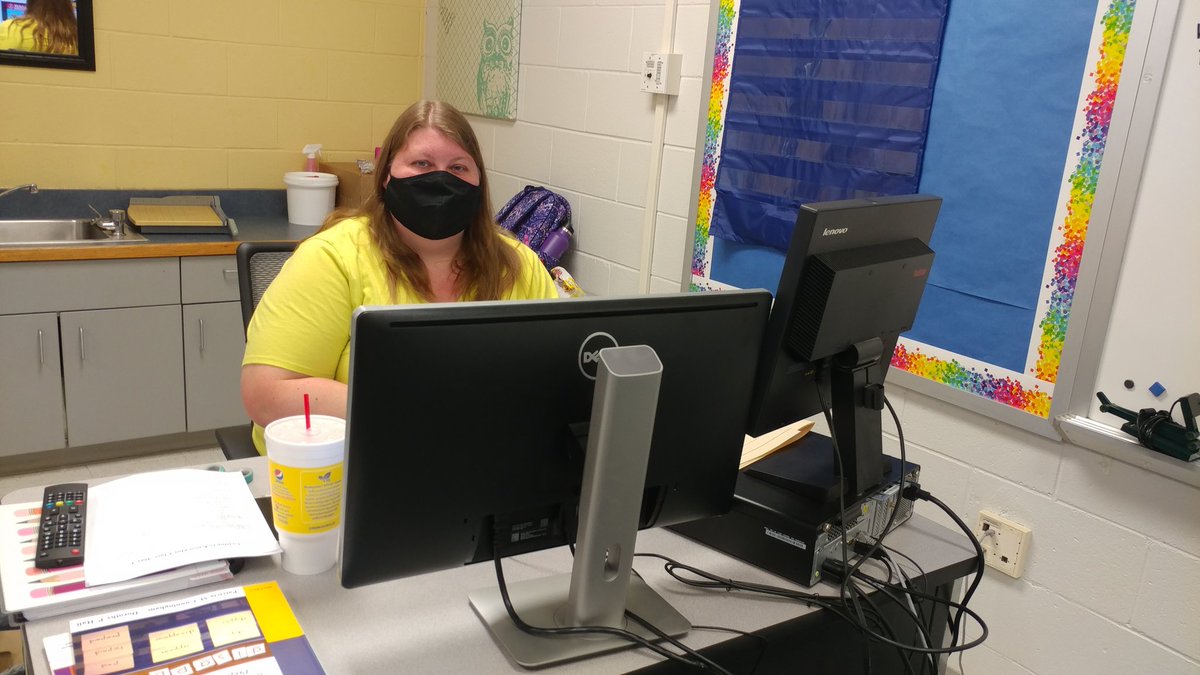 FCSTechStatus's tweet photo. @YESjrjags @FCSchoolsNC Brittany Hedgepeth finds dual monitors help a lot with classroom management. https://t.co/LDD7Rj17CQ
