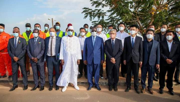 OnudiSenegal's tweet photo. Le président de la République du Sénégal @Macky_Sall , le représentant résident de l'Onudi @CYvetot_ et le #MDIPMI ont procédé, hier à la pose de la première pierre de la 2ème phase de la plateforme industrielle de Diamniadio, qui devrait générer 23.000 emplois à l'horizon 2023. https://t.co/uT42InBjFP