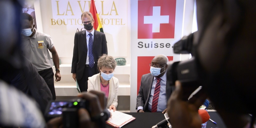 Last November Switzerland and Ghana signed a climate agreement. Today we set out a roadmap so that the projects can be swiftly implemented. 🇬🇭 🇨🇭
uvek.admin.ch/uvek/de/home/u…