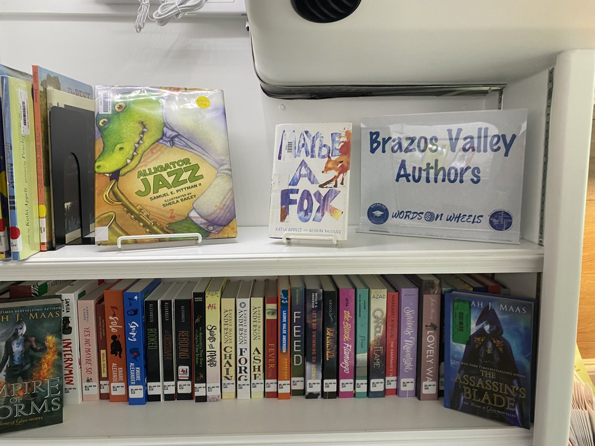 BISD_Libraries's tweet photo. Come See Us Today! #BISDWordsOnWheels is at Kemp-Carver today, Wednesday, July 7, 9am-2pm! Come make a craft, use a Chromebook, hear a story, and check out some books!  @BryanISD @Kemp_BISD @BISD_ITech @aliboggan #ReadAllSummer https://t.co/sUPlMuZak4