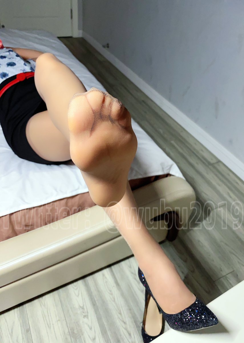 你们加了好友为什么还要问嫂子，怎么让女朋友喜欢穿絲襪，怎么让女朋友理解你的爱好？
小笨笨，不喜欢就不喜欢，看嫂子穿不就好了！嫂子理解你！ https://t.co/ybYl6S6Eps