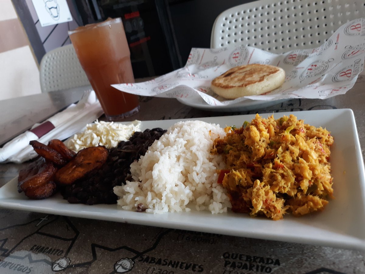 En <a href="/avilabistro/">Avila Bistro</a> me atiende como en mi casa. 🤔 o mejor. 🤣. Thank you <a href="/antoniochef/">A.P. Chef</a> . #Foodielife #MiamiRestaurant #cocineparati #miami #miamilife #meetpeopleinmiami