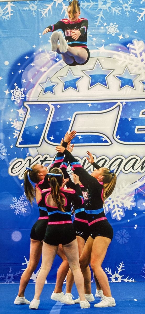 DerbyDiamonds's tweet photo. Derby Diamonds are looking for new athletes to join their senior team. If you think you have what it takes to be a Diamond, get in touch to arrange a tryout!! #Cheerleader #tryouts https://t.co/hFPuBU0ErR