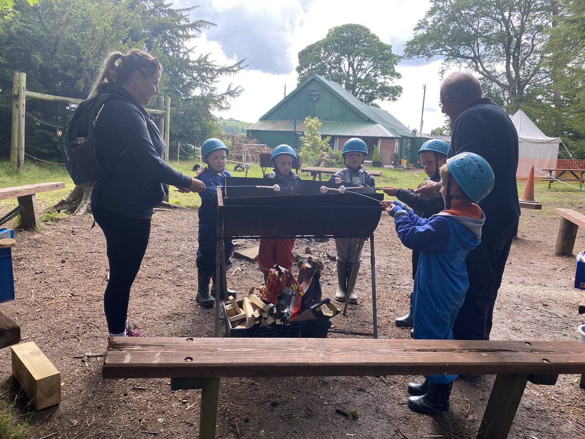 Making s’mores … one of our favourites … #beamazed <a href="/GreenfieldsCPS/">Greenfields Community Primary School</a>
