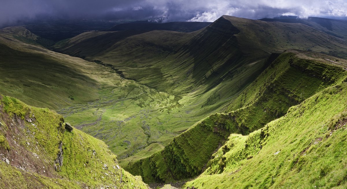 Join us in the Brecon Beacons for Cancer Research UK’s #BigHike 🌄 The one-day hiking marathon will take you 24.9 miles along the canal towpath, across the River Usk, and into the mountains. Join CRUK in taking big steps to beat cancer and sign up here 👉 bit.ly/3hwmJ6o