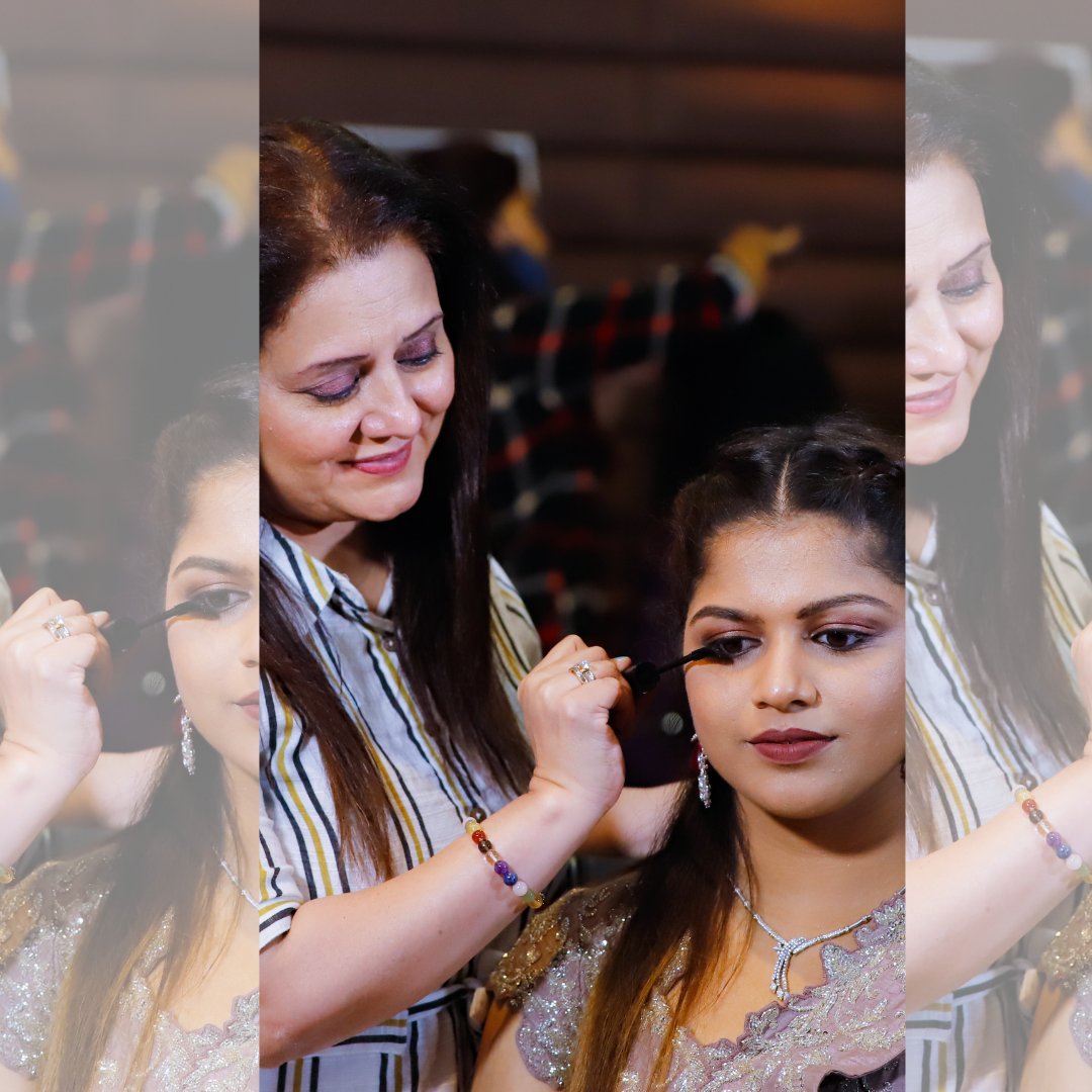 Neeru_Makeup's tweet photo. Enchanting make up looks with gorgeous bride!
Make your wedding day momentous with our Make-up &amp; Pre Bridal Services 💕
by professional makeup artist @makeoverbyneeru

Contact us - 9866122255

#neerumohan #neerumohanmakeup #makeupartist #bridalstories #bridalmakeup https://t.co/MSEbMDBD72